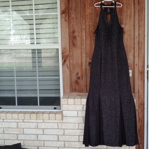 Floor length evening gown - Picture 2 of 8